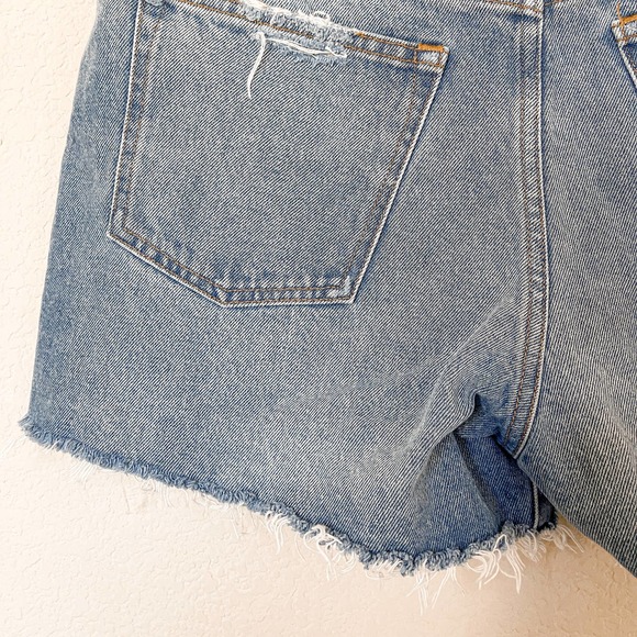 Abercrombie & Fitch Boyfriend Mid Rise Distressed Denim Shorts Size 29/8 - Picture 9 of 10